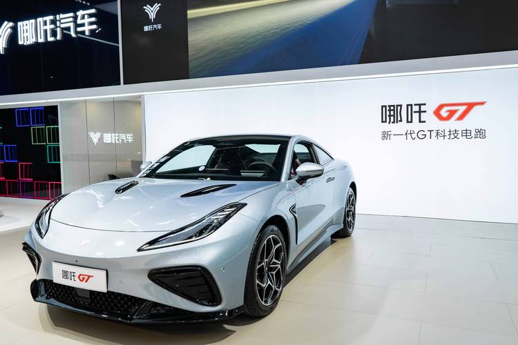 成都都江堰市欧联宝企业管理咨询哪吒汽车在智能汽车领域的表现，领途汽车在新能源汽车市场中的影响力